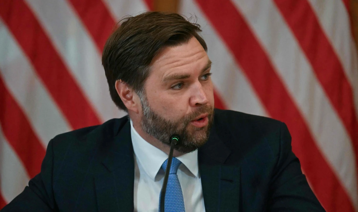 Dotychczas patrzący raczej krytycznym okiem na Kijów wiceprezydent Stanów Zjednoczonych J.D. Vance zaskoczył. Przyznał bowiem, że Rosja żąda zbyt wiele, potem jednak dodał, że nie powiedziałby, iż Moskwa nie jest zainteresowana zakończeniem wojny z Ukrainą.