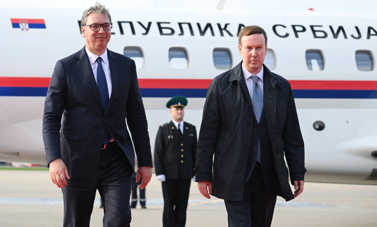 Nieoczekiwane problemy prezydenta Serbii Aleksandara Vuczicia. Samolot, którym przywódca leciał do Moskwy na obchody Dnia Zwycięstwa, został uziemiony w Azerbejdżanie ze względu na działania wojenne Rosji i Ukrainy.