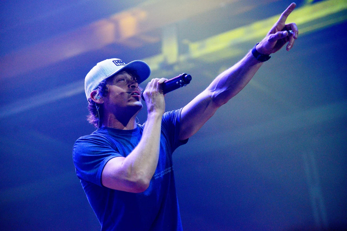 Brad Arnold przekazał smutne wieści. Wokalista i perkusista rockowego zespołu 3 Doors Down poinformował, że zdiagnozowano u niego raka nerki w IV stadium. W związku z tym zespół odwołał trasę koncertową.