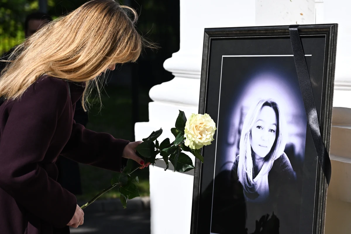 W ciągu kilku dni powołamy wspólnie z Konferencją Rektorów Akademickich Szkół Polskich komisję, żeby przygotować regulacje dotyczące bezpieczeństwa - zapowiedział rektor Uniwersytetu Warszawskiego prof. Alojzy Nowak po tragedii, w wyniku której zginęła jedna z pracownic uczelni.