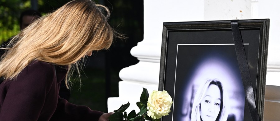 W ciągu kilku dni powołamy wspólnie z Konferencją Rektorów Akademickich Szkół Polskich komisję, żeby przygotować regulacje dotyczące bezpieczeństwa - zapowiedział rektor Uniwersytetu Warszawskiego prof. Alojzy Nowak po tragedii, w wyniku której zginęła jedna z pracownic uczelni.