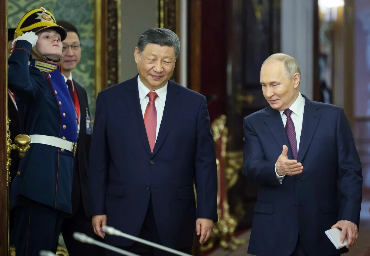 Przywódca Chin Xi Jinping z wizytą na Kremlu. Władimir Putin przyjął go z honorami i ogłosił podpisanie zaktualizowanej umowy Rosji z Chinami.
