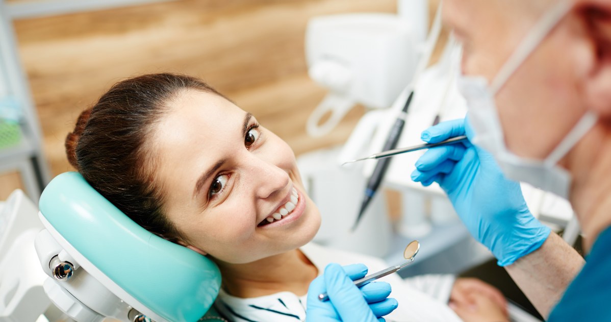 Krzywy zgryz to nie tylko problem estetyczny. Tyle kosztuje leczenie ortodontyczne w Polsce