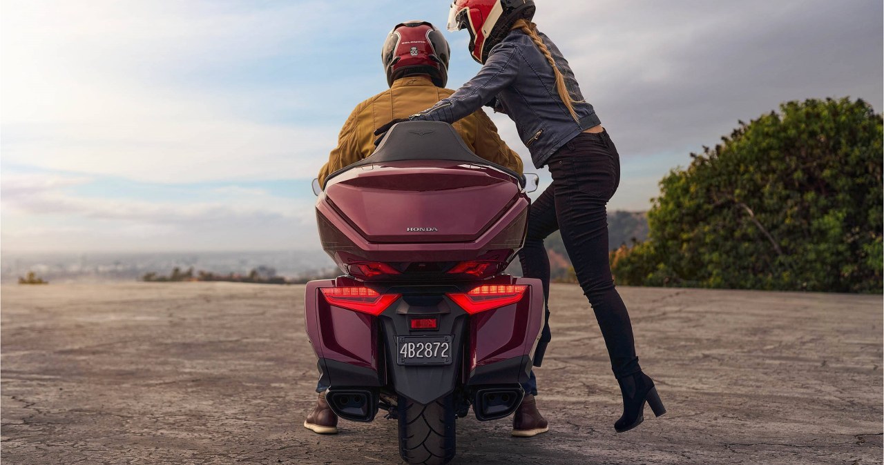 Motocyklista jest trzeźwy. Czy pasażer może jechać pijany?