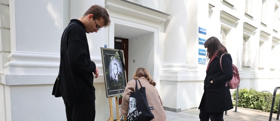 Zagrały niezdrowe emocje, jakaś złość, agresja połączone z zażyciem środków odurzających - tak o potencjalnych przyczynach zbrodni na Uniwersytecie Warszawskim mówił w rozmowie z internetowym Radiem RMF24 Marek Dyjasz, inspektor policji w stanie spoczynku. W środę 22-letni student prawa zabił kobietę i ciężko ranił mężczyznę, który ruszył jej na pomoc. 