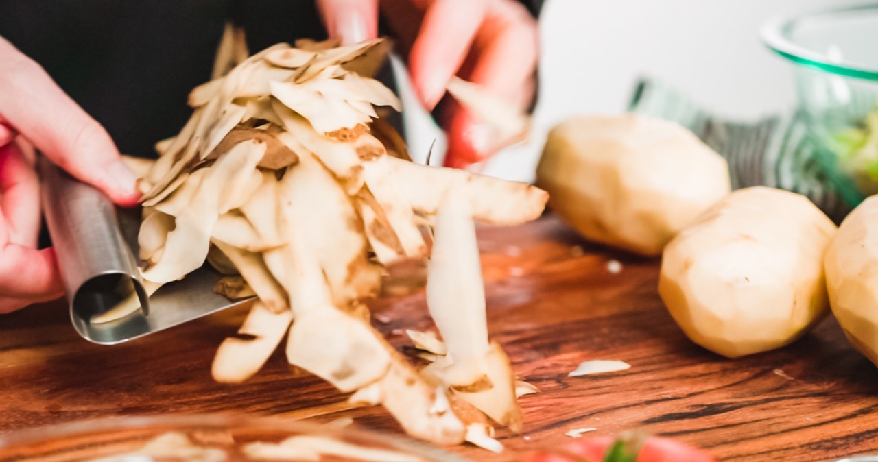 Zamiast do kosza, wrzuć do wiadra i zalej wodą. Truskawki obrodzą jak nigdy