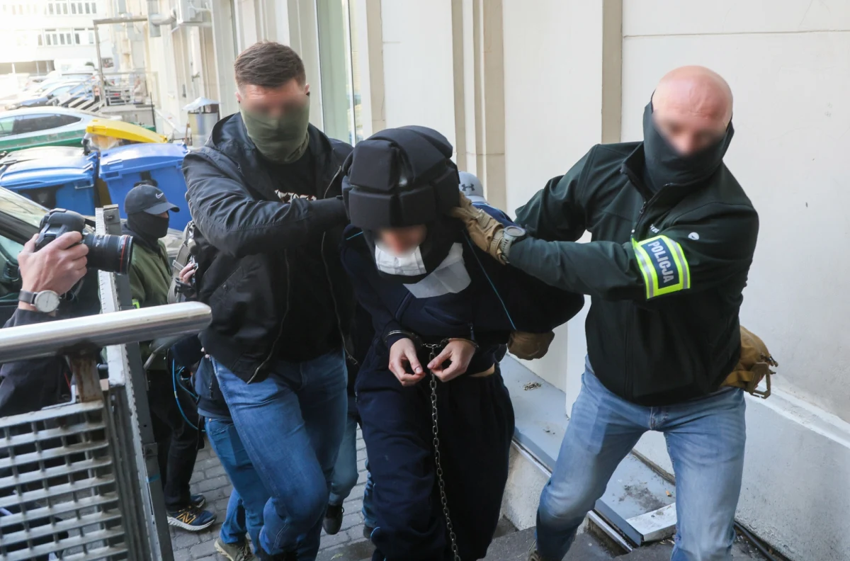 Kilka godzin trwało przesłuchanie podejrzanego o brutalne zabójstwo na Uniwersytecie Warszawskim 22-latka. "Działania prokuratury były dynamiczne i pozwoliły na sformułowanie zarzutów" - powiedziała prokurator Lucyna Korga-Mazurek z Prokuratury Rejonowej Warszawa Śródmieście-Północ.