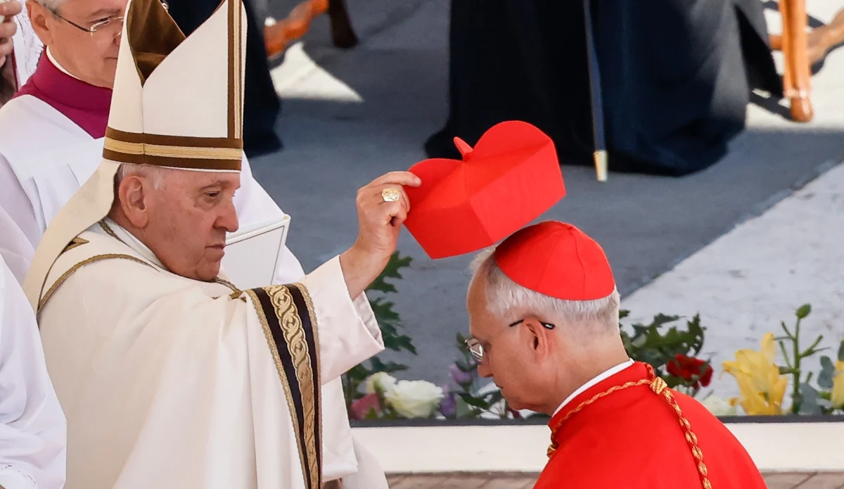 Papież Franciszek za swojego życia zaplanował dwie kluczowe podróże, których nie udało mu się zrealizować. Czy nowy przywódca Kościoła Katolickiego, Leon XIV, podejmie wyzwanie i zdecyduje się je zrealizować? Od planowanej wizyty w Nicei, przez Pekin, aż po skomplikowane relacje z Moskwą — te nieukończone misje stoją teraz przed nowo wybranym papieżem. ANSA spekuluje, jakie mogą być pierwsze plany dotyczące oficjalnej podróży Leona XIV.