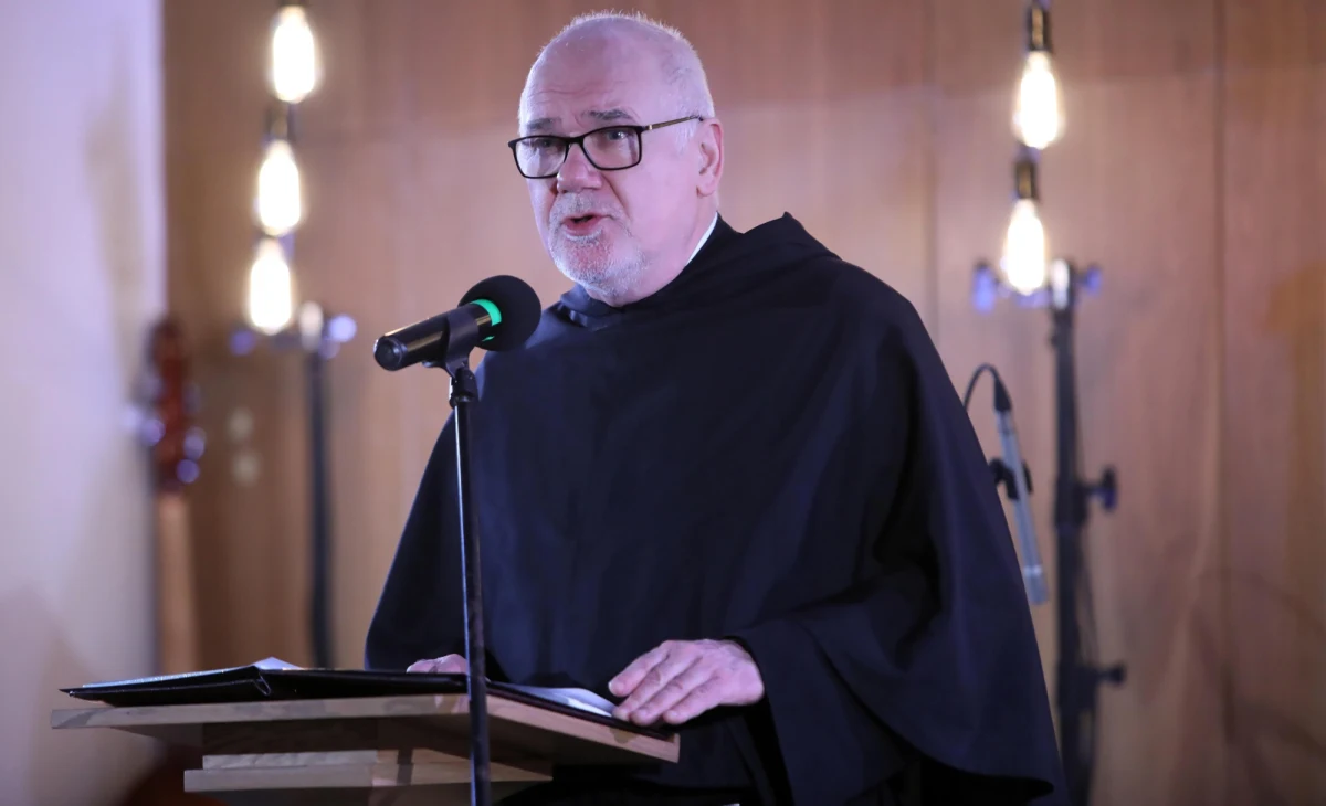 "Jest człowiekiem bardzo pokornym, bardzo uważnym słuchaczem. Przede wszystkim słucha i myśli" - mówił w Rozmowie o 7:00 w Radiu RMF24 augustianin, o. Wiesław Dawidowski, pytany o charakter nowego papieża Leona XIV. "Ma też matematyczny umysł. Przewiduje wiele ruchów do przodu" - dodał. 