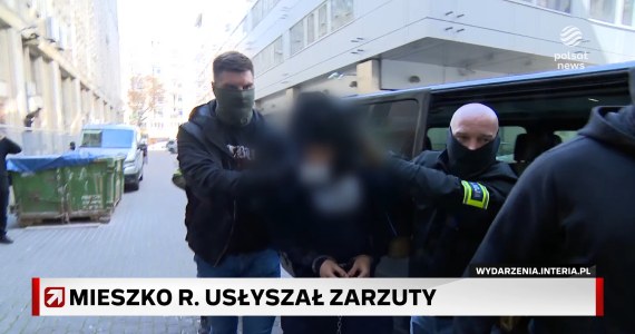 Zabójstwo na UW. Mieszko R. usłyszał zarzuty i przyznał się do winy. Jego obrońca zaprzecza