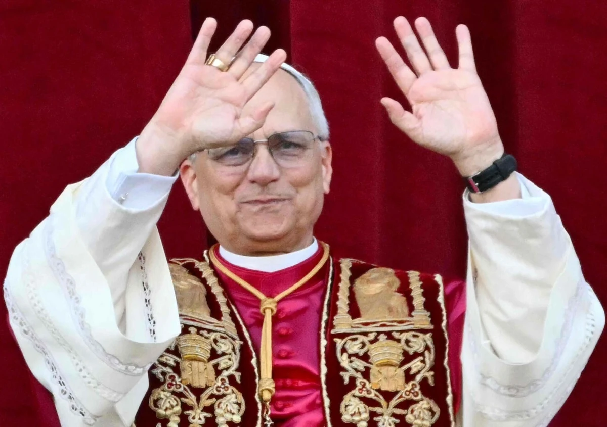 Leon XIV już kilka godzin po swoim wyborze po raz pierwszy opuścił mury Watykanu. Nowo wybrany papież wybrał się z pierwszą wizytą. 