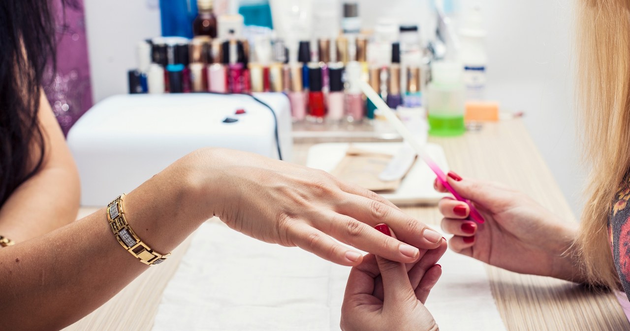 Niegdyś popularny manicure wraca na salony. Uwielbiane migdałki mają konkurencję
