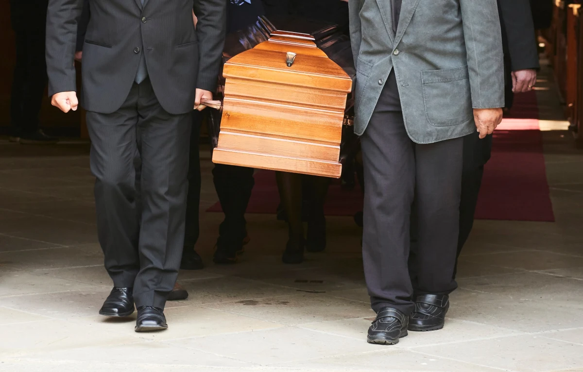 Sejm zdecydował w sprawie wysokości zasiłku pogrzebowego. Wzrośnie on z 4 tys. do 7 tys. złotych. Zakłada to nowelizacja ustawy o emeryturach i rentach z Funduszu Ubezpieczeń Społecznych, którą w piątek uchwalili posłowie.