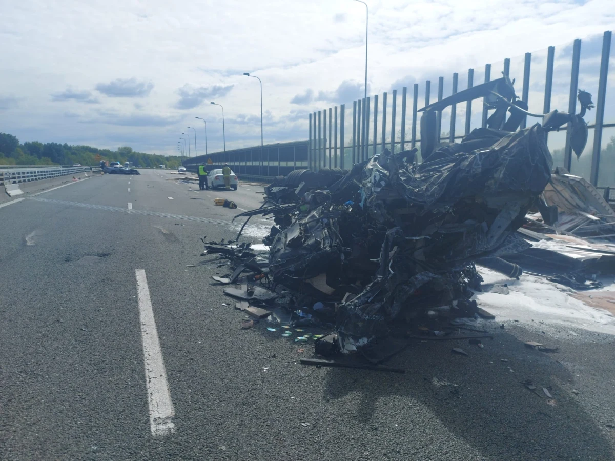 Nawet kilka godzin mogą potrwać utrudnienia na autostradzie A4 w Gliwicach w Śląskiem. Doszło tam do tragicznego wypadku z udziałem ciężarówki. Droga w kierunku Krakowa jest zablokowana.