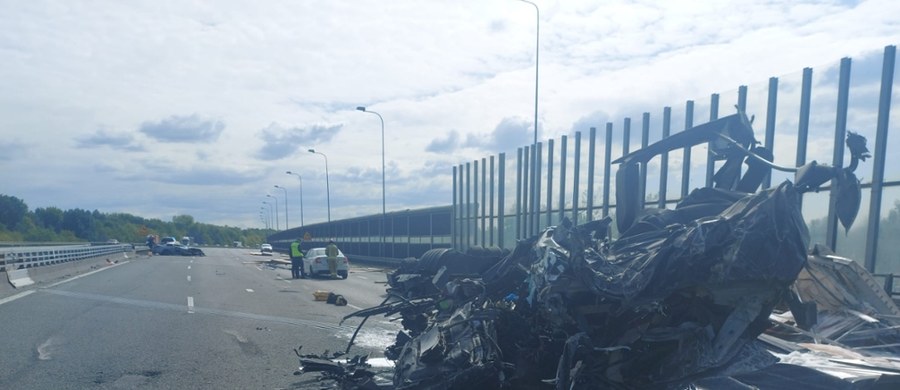 Nawet kilka godzin mogą potrwać utrudnienia na autostradzie A4 w Gliwicach w Śląskiem. Doszło tam do tragicznego wypadku z udziałem ciężarówki. Droga w kierunku Krakowa jest zablokowana.