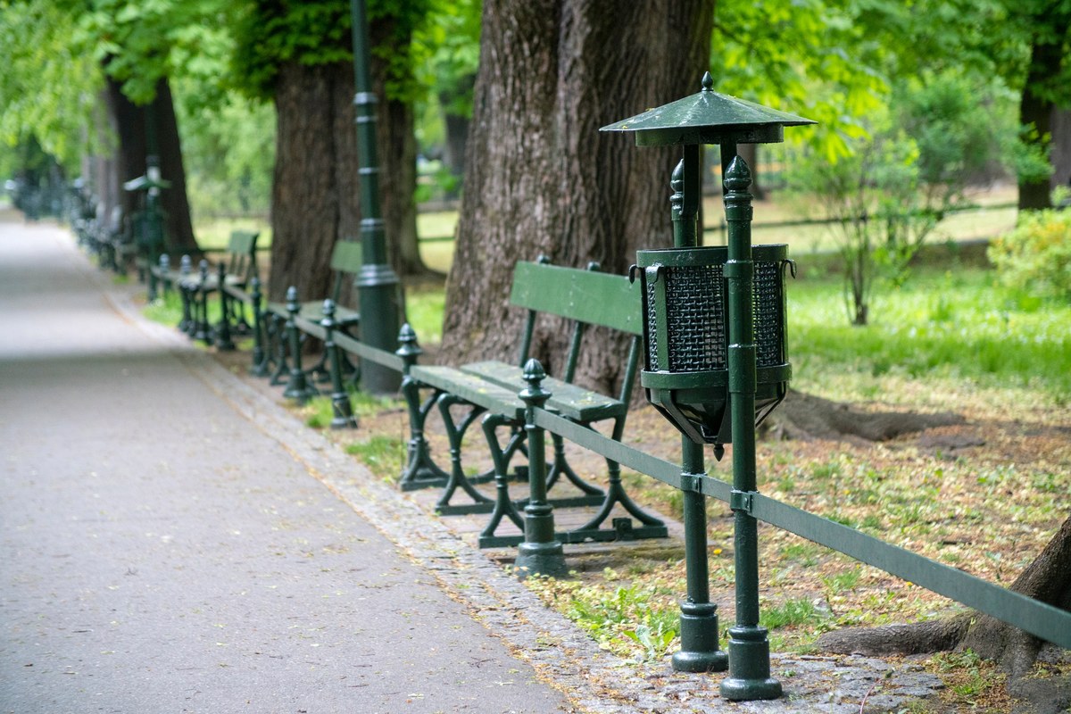 W biały dzień napadł dwie nastolatki na Plantach. Co grozi napastnikowi?