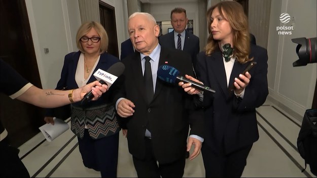 Karol Nawrocki zobowiązał się do dożywotniej opieki nad Jerzym Ż. - wynika z dokumentu, do którego dotarła Interia. Nawrocki na piśmie zapewnił, że będzie łożył na utrzymanie pana Jerzego, a po jego śmierci zajmie się pogrzebem. - Taki dokument można przy użyciu bardzo prostych urządzeń przygotować, więc proszę zostawić tę sprawę - tak prezes PiS Jarosław Kaczyński zareagował na najnowsze doniesienia ws. relacji Karola Nawrockiego.