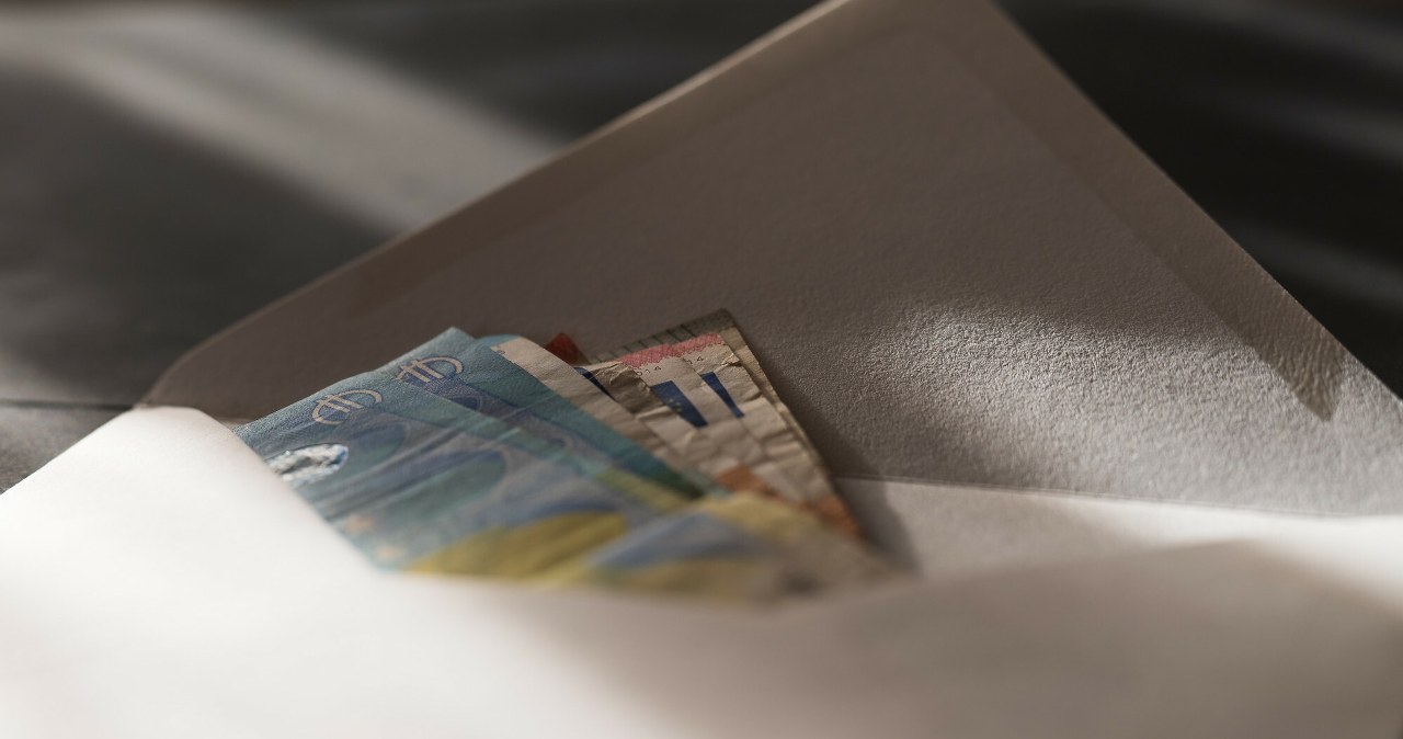 ​Masz zaproszenie na wesele? Tyle powinieneś włożyć do koperty