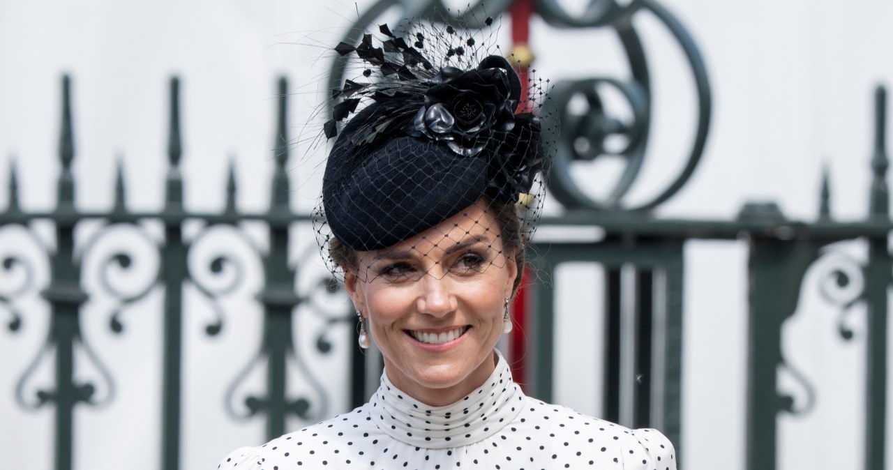 Gdy wyszła, zebranym zabrakło tchu. Kate wyglądała jak królowa