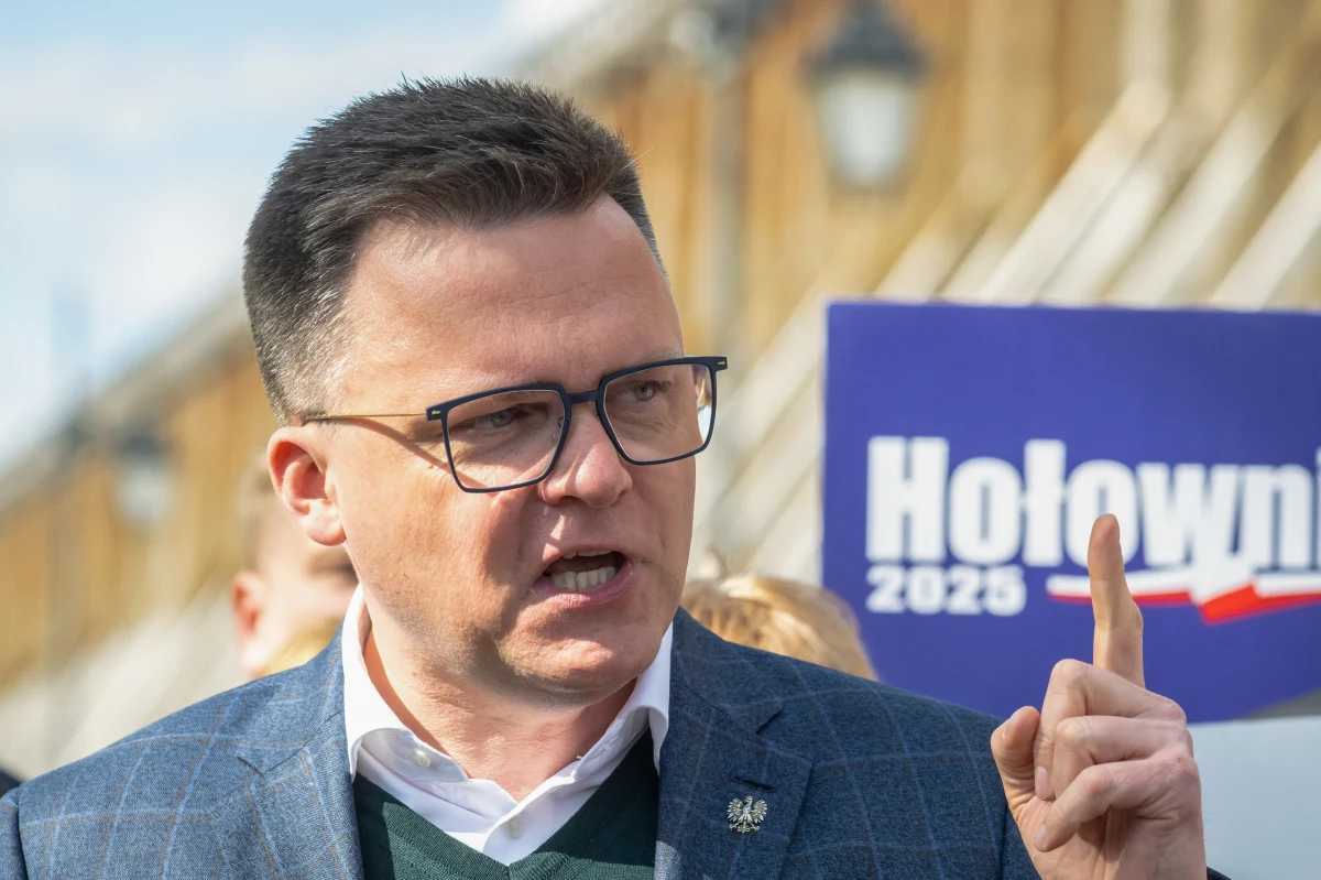 Szymon Hołownia reaguje na oskarżenia kierowane pod jego adresem przez polityków Prawa i Sprawiedliwości. Chodzi o działkę w powiecie sokólskim, którą polityk nabył przed laty, a obecnie stoi tam mieszkanie. "Ponieważ Nawrocki kręci w sprawie kawalerki, PiS próbuje to przykryć bredniami o moim domu. Im bardziej toną, tym bardziej wierzgają. Z kłamcami do sądu. Kieruję pozew w trybie wyborczym przeciwko posłom PiS" - napisał w piątek w serwisie X. 