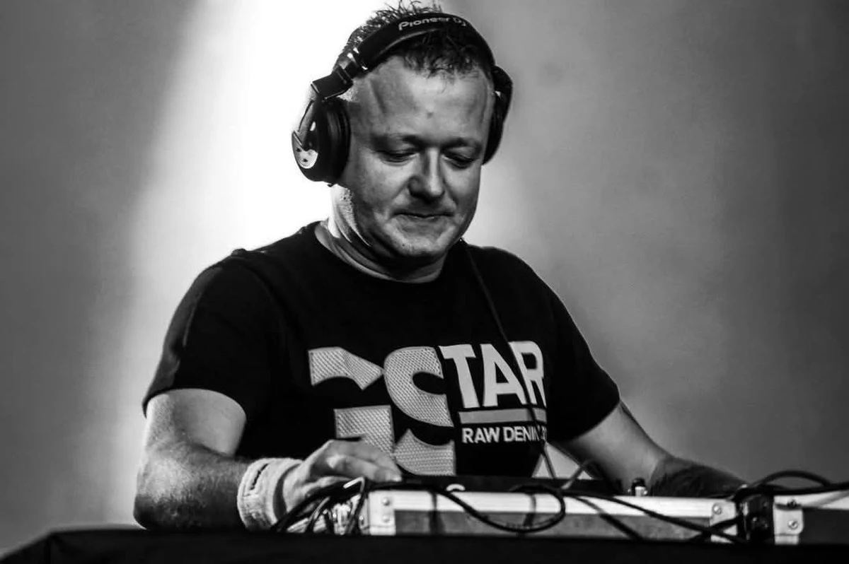 ​Prokuratura Okręgowa we Włocławku ujawniła przyczynę śmierci Michała Orzechowskiego, znanego jako DJ Hazel. Według informacji przekazanych RMF24 przez rzecznika prasowego prok. Arkadiusza Arkuszewskiego artysta popełnił samobójstwo. W związku z tym wszczęto postępowanie w sprawie ewentualnej namowy lub pomocy w samobójstwie. 