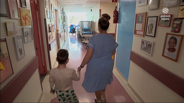 Lekarze nie mają wątpliwości, że dzieci zdrowieją szybciej, gdy obok są mama i tata. Dlatego Fundacja Polsat remontuje oddział kardiochirurgii Górnośląskiego Centrum Zdrowia Dziecka w Katowicach. Był jednym z najlepszych w Polsce, a dzięki ludziom dobrej woli spełni teraz standardy najlepszych na świecie. Dla ''Wydarzeń'' Piotr Kuśmierzak.
