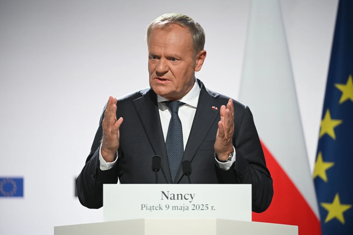 W piątek we francuskim Nancy premier Donald Tusk oraz prezydent Emmanuel Macron podpisali traktat polsko-francuski o wzmocnionej współpracy i przyjaźni. Szef polskiego rządu w ostrych słowach skrytykował Władimira Putina i przywódców krajów, którzy towarzyszyli mu w trakcie parady zwycięstwa w Moskwie. 