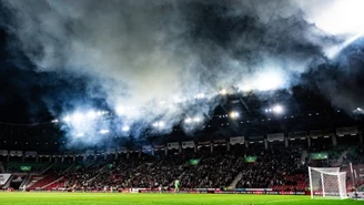 Sceny w meczu Wisły Kraków. Piłkarze odesłani do szatni, później się zaczęło