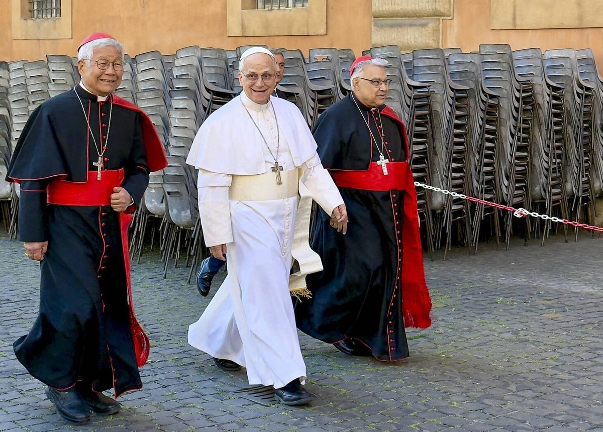 W sobotę, dwa dni po wyborze, papież Leon XIV spotkał się z kardynałami. "Dajcie mi pokrzepienie" - zaapelował do nich. Zdradził także m.in., dlaczego przyjął imię "Leon". O czym jeszcze Ojciec Święty rozmawiał z purpuratami?