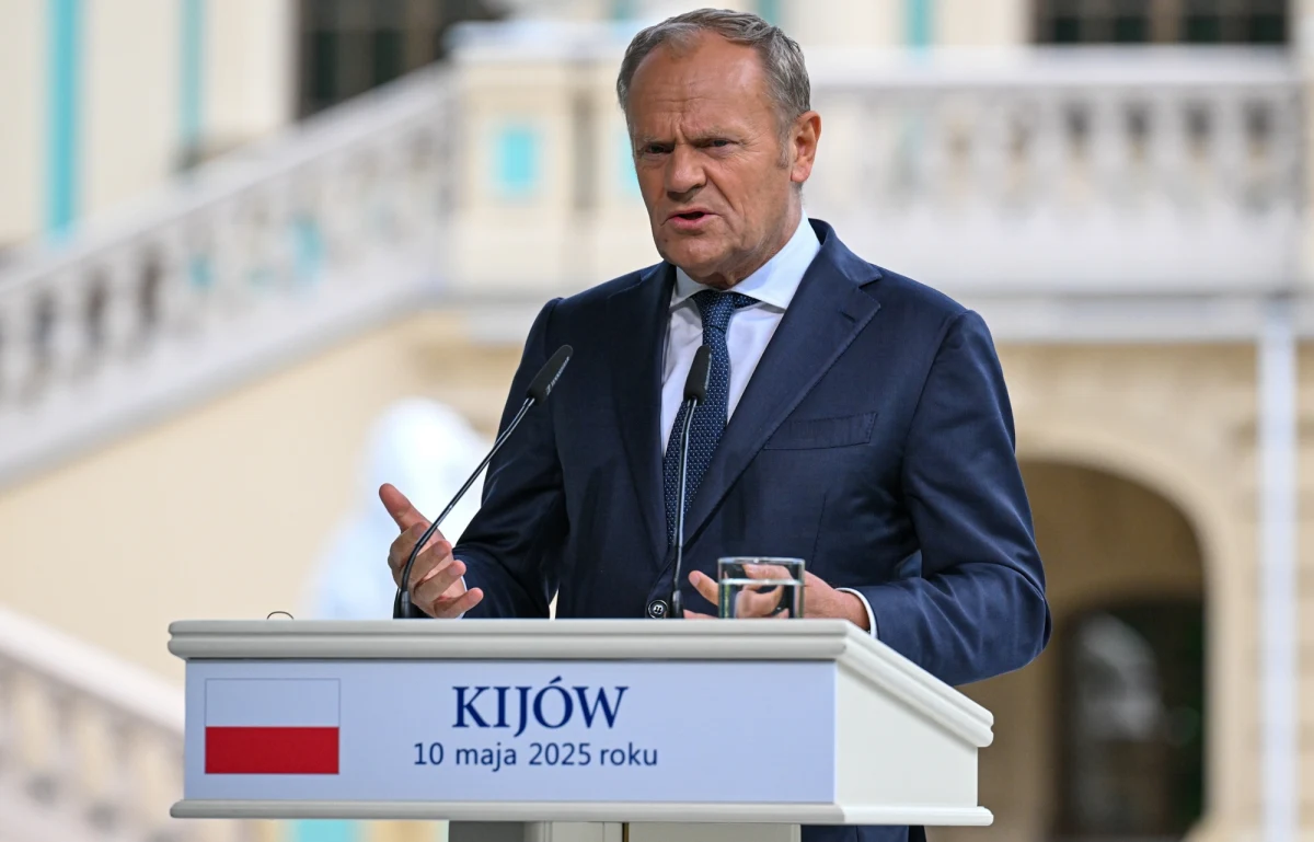 Kilkudziesięciu przywódców wolnego świata, w tym m.in. Donald Tusk, wezwali Rosję do bezwarunkowego zawieszenia broni i przystąpienia do rozmów pokojowych. "Jeśli Rosja odrzuci tę propozycję, to już nikt nie będzie miał wątpliwości, (...) kto opowiada się za pokojem, a kto opowiada się za wojną" - stwierdził podczas wizyty w Kijowie szef polskiego rządu. Zaznaczył, że jeśli nie dojdzie do przerwania ognia, Zachód jest gotowy do wzmocnienia sankcji wobec Moskwy.