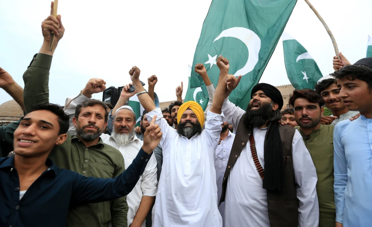 Indie i Pakistan zgodziły się na natychmiastowe i całkowite zawieszenie broni - poinformował prezydent Stanów Zjednoczonych Donald Trump. Słowa płynące z Waszyngtonu potwierdził m.in. szef pakistańskiej dyplomacji Ishaq Dar.