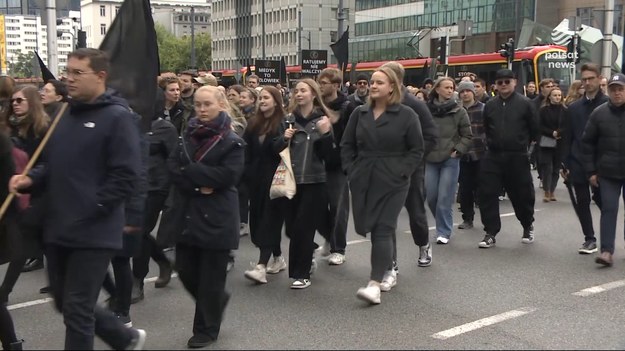 Ulicami stolicy przeszedł czarny marsz. Medycy z całej Polski przyjechali do Warszawy, by w milczącym pochodzie oddać hołd zamordowanemu w Krakowie ortopedzie. Ten pochód obserwowała Natalia Glińska-Jackowska. 