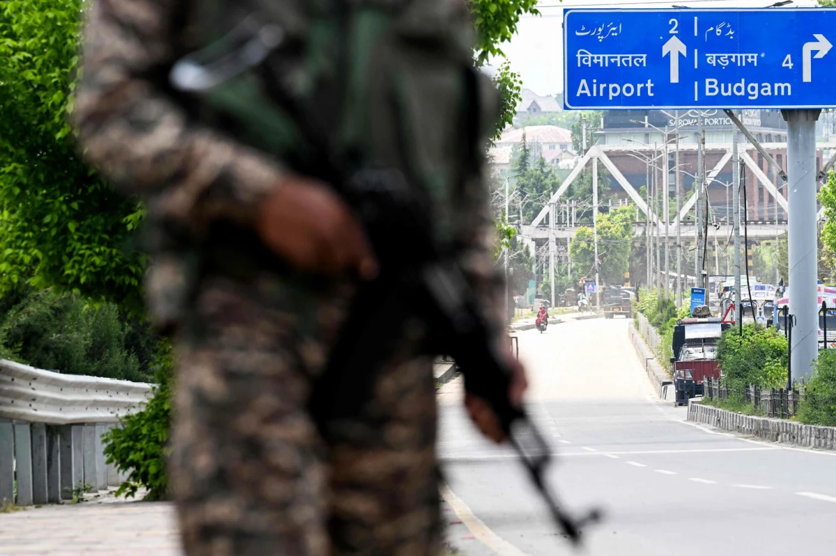 "Co do cholery stało się z zawieszeniem broni?" - napisał na platformie X Omar Abdullah, członek władz regionalnych indyjskiego Kaszmiru. Kilka godzin po tym, jak Indie i Pakistan zgodziły się na "całkowite i natychmiastowe" zawieszenie broni, z terenów przygranicznych znów nadciągnęły informacje o eksplozjach.