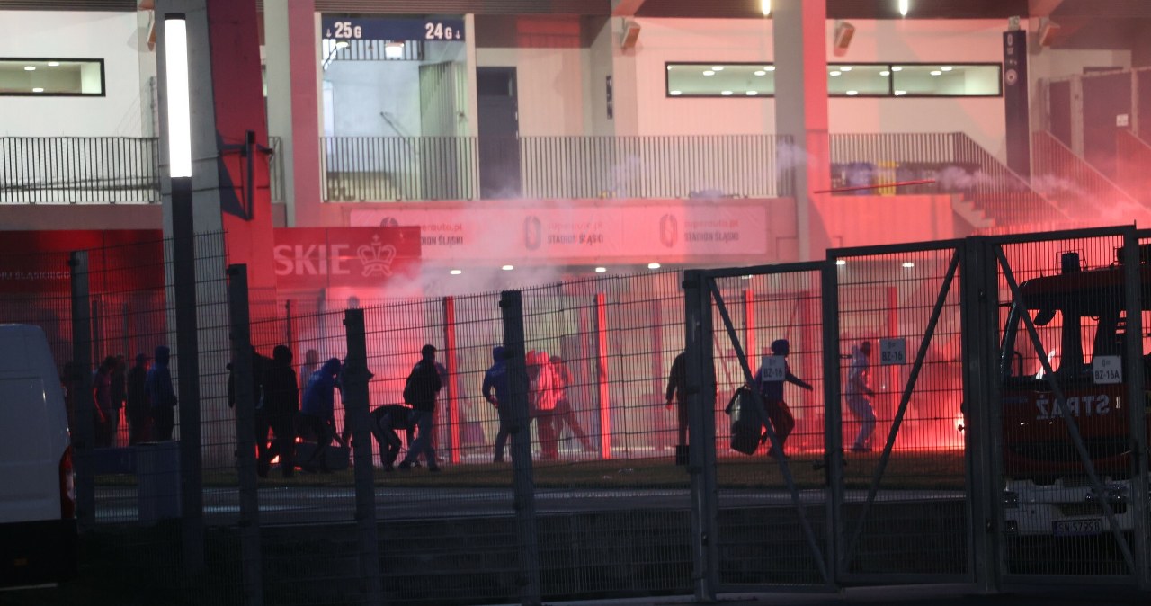 Pseudokibice zniszczyli polski stadion. Szacują straty, może być gorzej niż myślano