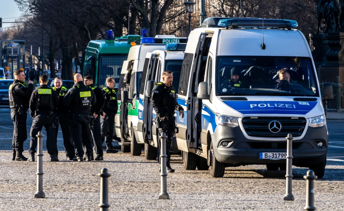 Martwe niemowlę leżące na chodniku zostało znalezione w niedzielę o poranku w stolicy Niemiec. Poinformowała o tym berlińska policja i prokuratura. Ciało dziecka znalazł policjant, który jechał do pracy. To najprawdopodobniej dziewczynka.