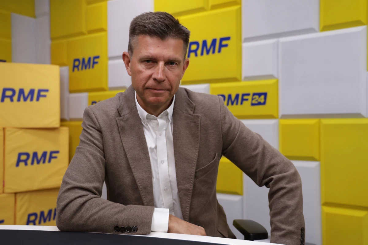 „Najważniejszy tydzień przed nami. To tydzień, kiedy ludzie podejmują decyzje, na kogo zagłosować. Mamy dużo osób niedecydowanych. Liczę na to, że poniedziałkowa debata będzie przełomowa” – mówił w Porannej rozmowie w RMF FM Ryszard Petru, poseł Polski 2050. Jak dodał, liczy na dwucyfrowy wynik Szymona Hołowni w I turze wyborów prezydenckich. "Uważam, że Polska 2050 jako niezależny byt byłaby prawdopodobnie lepszą formułą, nie trzeba byłoby iść na kompromisy z PSL-em" - dodał gość Tomasz Terlikowskiego. Petru mocno też skrytykował pomysł Lewicy wprowadzenia 4-dniowego tygodnia pracy.