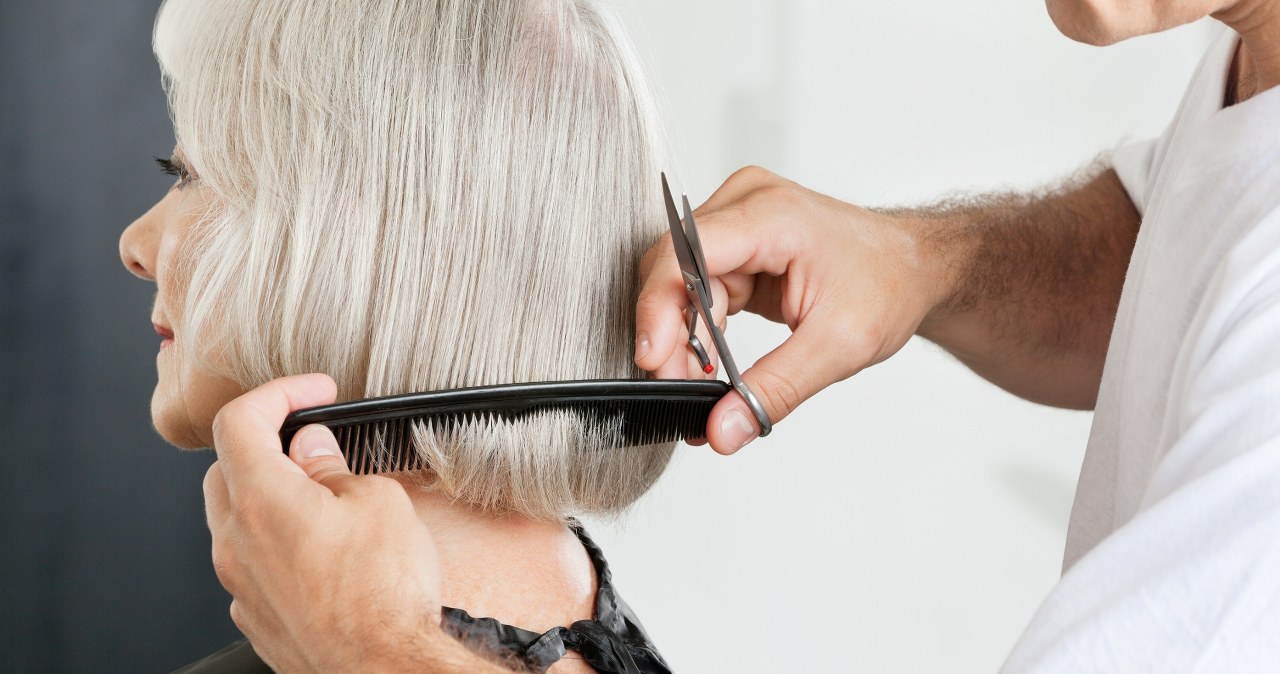 Dojrzałe kobiety pokochają tę fryzurę. Idealna dla siwych włosów