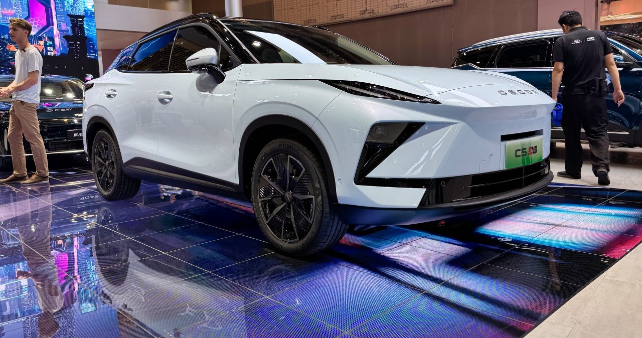 Nowa Omoda 5 SHS wjeżdża do Polski. Zaskoczy osiągami i ceną