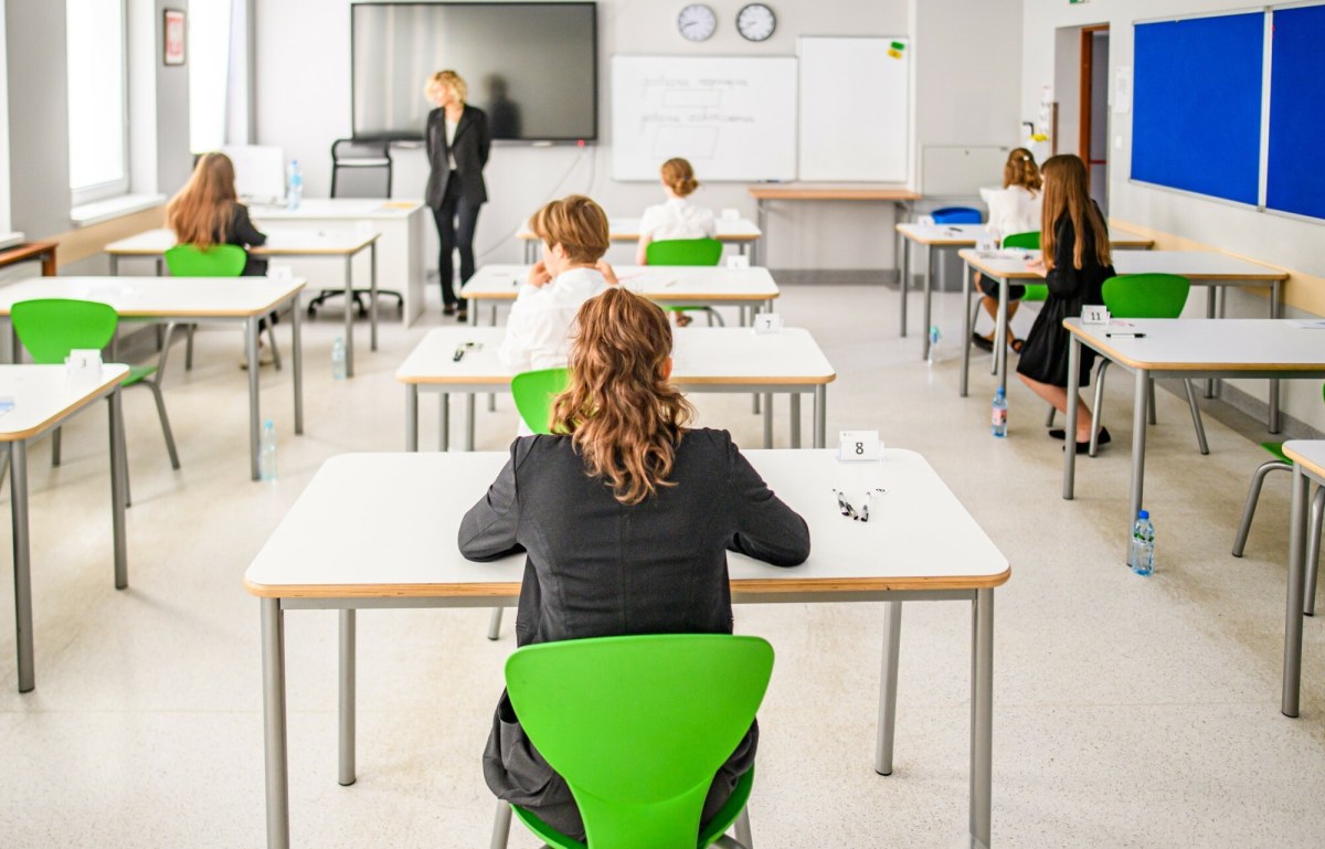 Ruszają egzaminy ósmoklasistów. Dlaczego będą dłuższe?