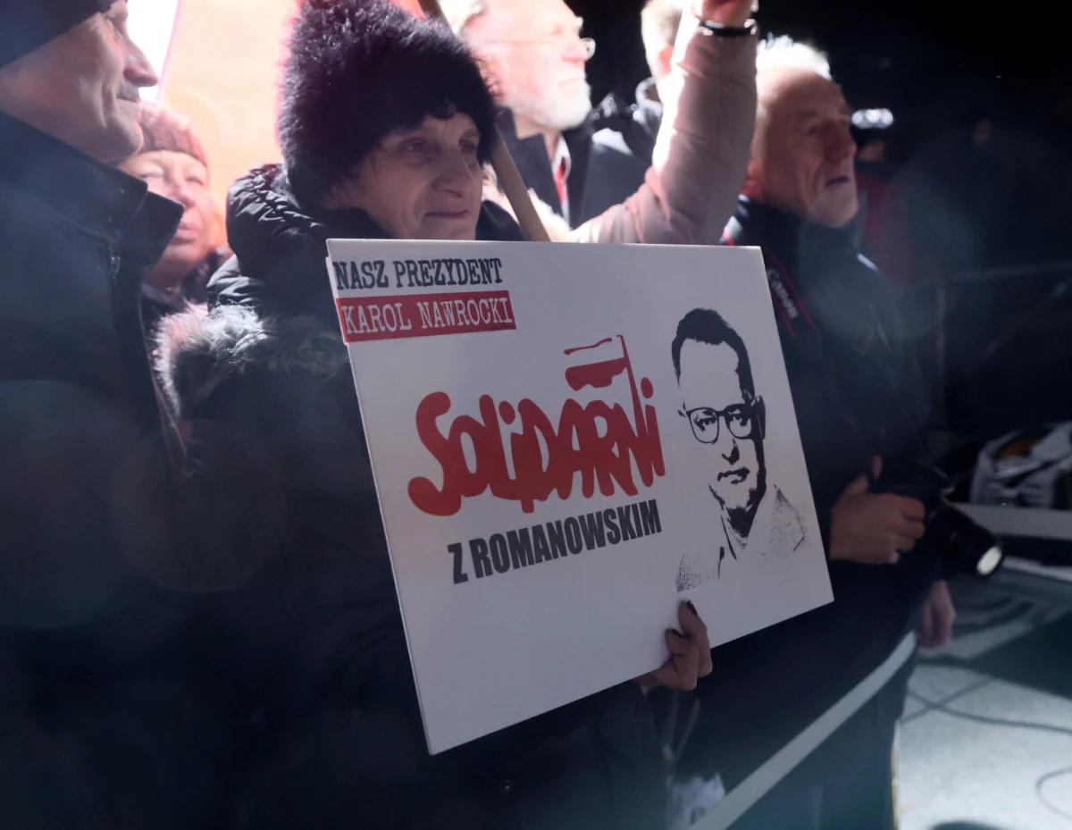 Sąd nie uwzględnił zażalenia obrony posła PiS Marcina Romanowskiego na decyzję o jego aresztowaniu. Nie uwzględnił też wniosku obrony o wyłączenie jednego z sędziów. Posłowi Romanowskiemu, byłemu wiceministrowi sprawiedliwości, śledczy zarzucają przekręty w zarządzaniu Funduszem Sprawiedliwości. Polityk uzyskał azyl na Węgrzech.