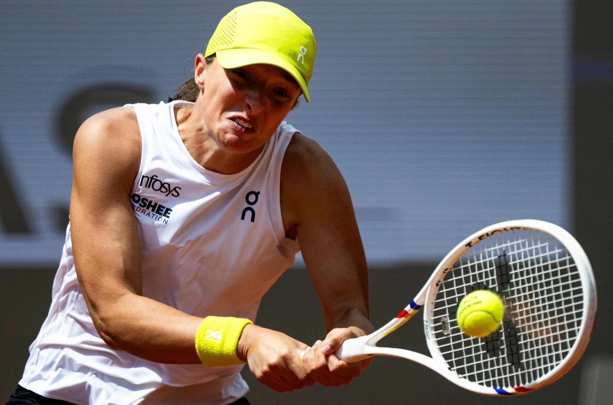 "Jeśli sama Iga mówi, że trudno mieć oczekiwania przed French Open, to ja absolutnie nie czuję się osobą, która mogłaby z nią polemizować" - tak dziennikarz sportowy Canal+Sport Żelisław Żyżyński komentuje odpadnięcie najlepszej polskiej tenisistki już w 3. rundzie turnieju WTA w Rzymie. Iga Świątek jest w kryzysie i na nieco ponad 2 tygodnie przed wielkoszlemowym French Open coraz mniej prawdopodobne staje się jej kolejne zwycięstwo w Paryżu.