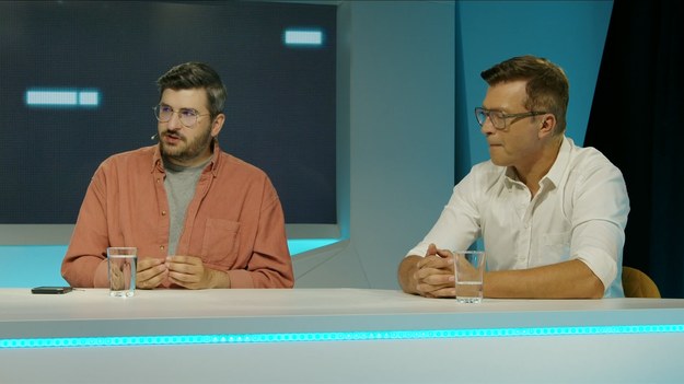 "Do jednej bramki" NA ŻYWO w każdy poniedziałek o godz. 12.00 w Interii oraz na  Polsat BOX Go .
W tekście zawarto link serwisu partnerskiego.
