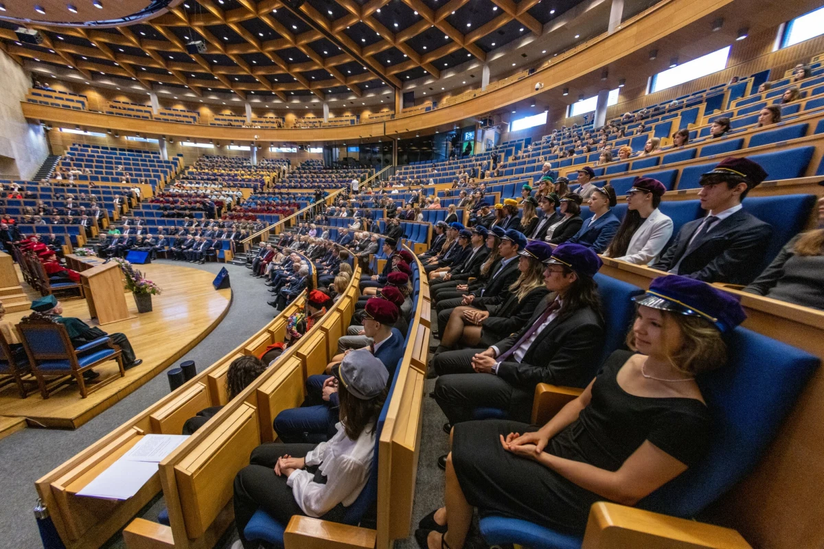 200 studentów znajdzie miejsca do zamieszkania w nowych akademikach, które powstaną na Kampusie 600-lecia Odnowienia UJ na Ruczaju w Krakowie. Akademiki powinny powstać do końca 2026 roku.
