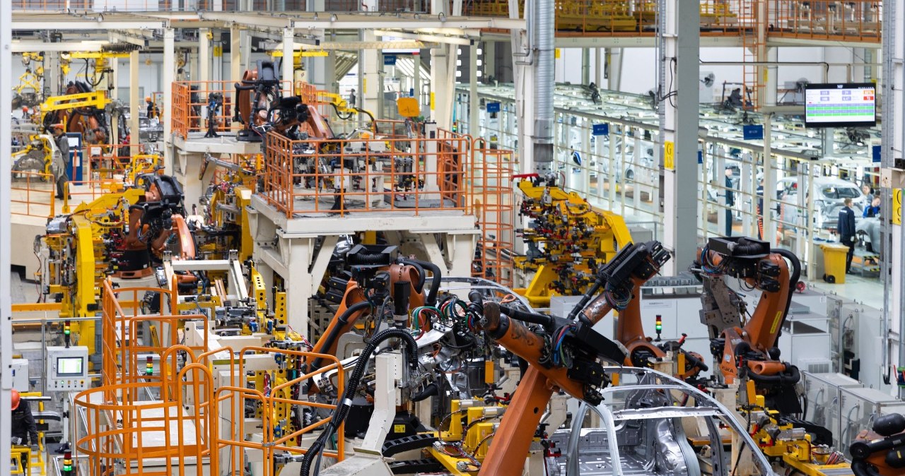 W 2030 roku ruszy pierwsza fabryka bez ludzi. Czy roboty zabiorą pracę?