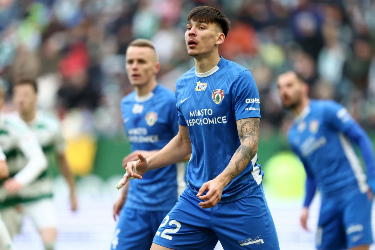 Puszcza Niepołomice wraca do 1. ligi. Piłkarze z Małopolski po poniedziałkowej porażce 2:3 ze Stalą Mielec dołączyli do grona innych spadkowiczów: właśnie Stali oraz Śląska Wrocław.