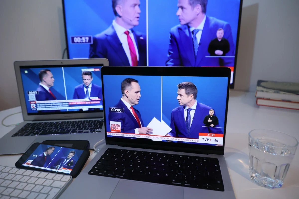 "Ja powiem wprost: Karol Nawrocki jest kłamcą" - mówił podczas telewizyjnej debaty prezydenckiej Szymon Hołownia o sprawie mieszkania Nawrockiego. "Proszę być ostrożny, panie marszałku, po tym, co pan mówi, żeby pan się nie spodziewał pozwu" - ripostował Nawrocki. Rafał Trzaskowski nazwał zachowanie Nawrockiego "nieprawdopodobną hucpą i bezczelnością".