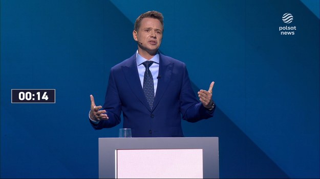 Debata przedwyborcza ze wszystkimi kandydatami na prezydenta. Poruszone zostały dwa bloki tematyczne: polityka krajowa i polityka zagraniczna. W nich między innymi bezpieczeństwo Polski, polityka zagraniczna i wewnętrzna, gospodarka, wartości wyznawane przez kandydatów, wizja przyszłości państwa. Kolejnym pytaniem była kwestia negocjowania pokoju na Ukrainie przez Donalda Trumpa. Co Polska powinna zrobić w tej kwestii? - Nie chcemy wojsk rosyjskich niedaleko Przemyśla czy Rzeszowa. (...) Nie możemy wejść do tej wojny. (...) Nie zgodzę się na wysłanie wojska polskiego na Ukrainę - Mentzen. - Pokój nie wojna. W polskim interesie jest, abyśmy nie byli żyrantem polityki wielkich mocarstw. Nie możemy być rozgrywani ponad naszymi głowami - powiedział Grzegorz Braun. - Powinniśmy kupić sobie miejsce przy stole negocjacyjnym (w sprawie pokoju w Ukrainie - red.). Za rosyjskie pieniądze - powiedziała Magdalena Biejat. - Każdy prawdomówny człowiek wie, że Ukrainą tę wojnę przegra - powiedział Maciej Maciak. - Trump ośmieszył się obiecując, że w ciągu jednego dnia może zakończyć wojnę - Senyszyn. - Każda wojna to jest zło. (...) Przyszły prezydent musi doprowadzić do pokoju - Woch. - Boli widzę moja wizyta w Białym Domu - powiedział Nawrocki wskazując na Trzaskowskiego. - Interes USA i UE jest dokładnie taki sam - Rosja nie może wygrać tej wojny. (...) To trzeba Trumpowi tłumaczyć - Trzaskowski. - Najważniejsze jest zabezpieczenie granic. (...) Polską racją stanu jest sprawiedliwy pokój za naszą wschodnią granicą - Zandberg. - Polską racją stanu jest sprawiedliwy pokój na Ukrainie - Hołownia.