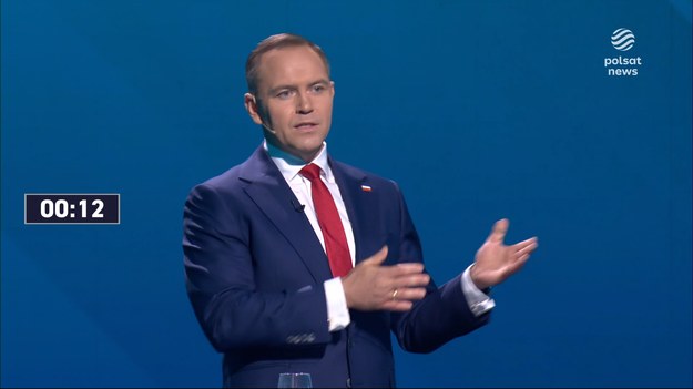 Debata przedwyborcza ze wszystkimi kandydatami na prezydenta. Poruszone zostały dwa bloki tematyczne: polityka krajowa i polityka zagraniczna. W nich między innymi bezpieczeństwo Polski, polityka zagraniczna i wewnętrzna, gospodarka, wartości wyznawane przez kandydatów, wizja przyszłości państwa. Kolejnym blokiem były pytania wzajemne kandydatów na dowolny temat. - Jestem przeciwnikiem podnoszenia podatków. Potrzebujemy gospodarki, która będzie się bardzo szybko rozwijać - Trzaskowski. - Polska potrzebuje silnej armii pod pełnym polskim dowództwem - Mentzen. - Nie życzyłem Ukraińcom, żeby setkami tysięcy szli do ziemi i żeby stali się pierwszą ofiarą tej wojny. (...) Sprzeciwiałem się ukrainizacji Polski, kiedy to jeszcze nie było modne - Braun. - Seniorzy budowali nasze państwo, warto o nich walczyć, bo są naszymi korzeniami - Jakubiak. - W art. 7 traktatu polsko-francuskiego jest realizacja Zielonego Ładu w tej najgorszej formie - Nawrocki. - PiS robił rzecz najgorszą. W ciemno podpisywali wszystko jak szło, jeśli chodzi o zobowiązania w UE. Morawiecki wprowadził zobowiązania stref czystego transportu - mówił Trzaskowski. Zandberg pyta Hołownię o kilometrówki posłów: Możesz, to ukrócić jednym podpisem. - To Sejm demokratyczny, a nie dyktatorów. Przygotowujemy zmianę zarządzenia ws. kilometrówek, przedstawimy ją do konsultacji - odparł marszałek. - Jeśli chodzi o pilnowanie dyscypliny posłów, to jestem tym marszałkiem, któremu przez ostatnie 35 lat można zarzucić najmniej - powiedział. Trzaskowski uważa, że najważniejsze jest to, że Tusk pojechał do Kijowa z innym liderami europejskimi. Odniósł się w ten sposób do tego, że polski premier nie podróżował z nimi w jednym wagonie. - Podpiszę ustawę o podatku od nadmiarowych zysków - Biejat. 