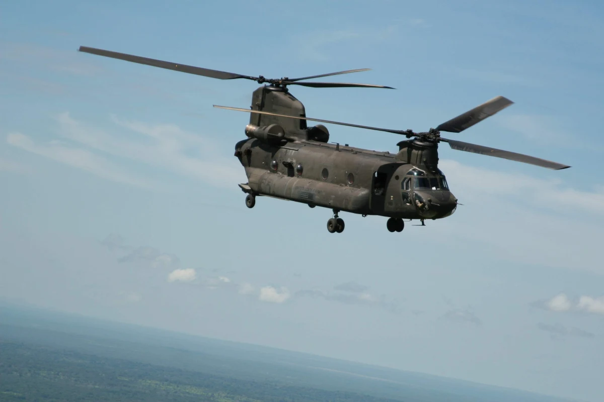 Stany Zjednoczone wzbogacą się o 1,4 mld dolarów. Tyle kosztować będzie bowiem sześć wojskowych śmigłowców transportowych Boeing CH-47 Chinook, na których sprzedaż Waszyngton dał zielone światło Zjednoczonym Emiratom Arabskim.