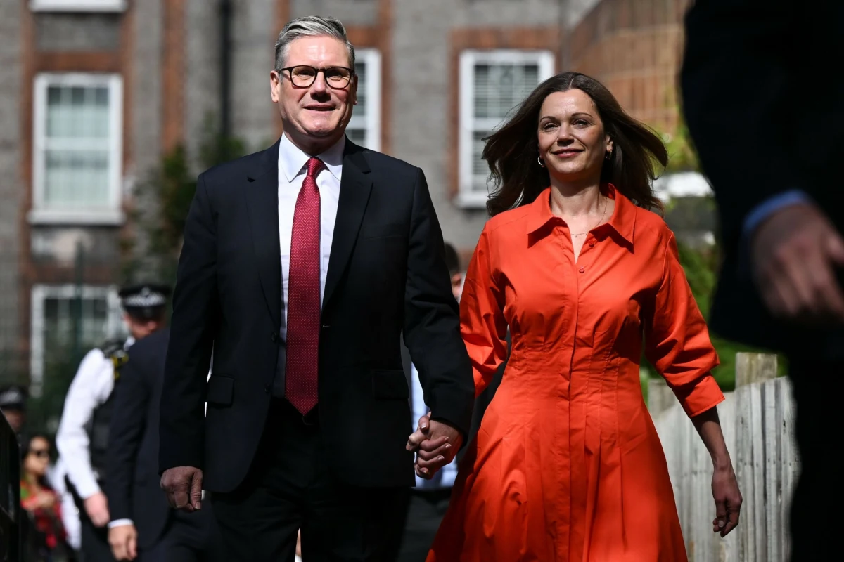 Policja prowadzi śledztwo w sprawie trzech podpaleń w północnym Londynie - jeden miał miejsce w nieruchomości należącej do premiera Wielkiej Brytanii Keira Starmera. W związku z incydentami aresztowano 21-letniego mężczyznę pod zarzutem podpalenia.